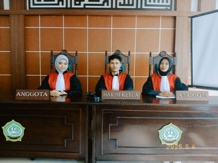 Majelis Hakim dalam Persidangan